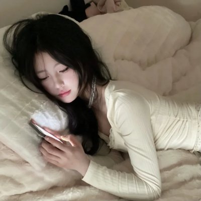 女孩的钓鱼慢活